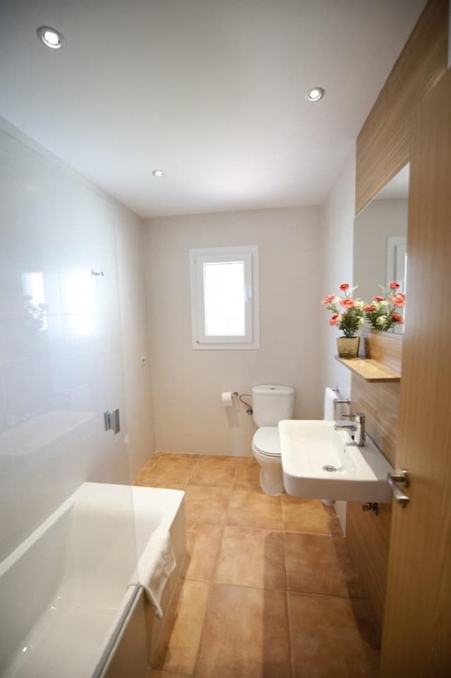 APARTMENT THREE BEDROOMS