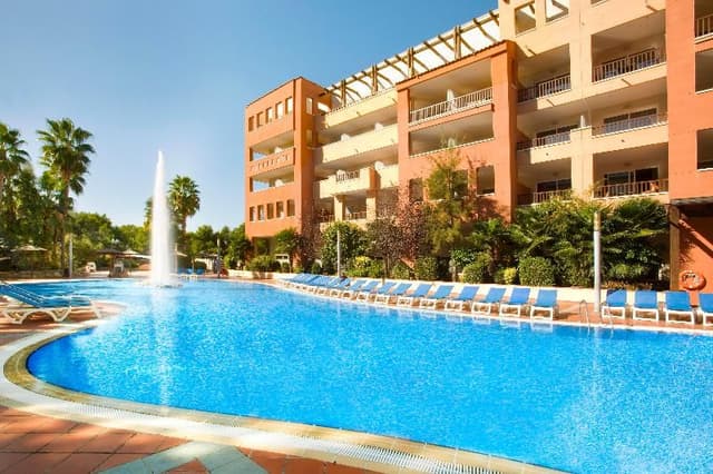 DOUBLE POOL VIEW