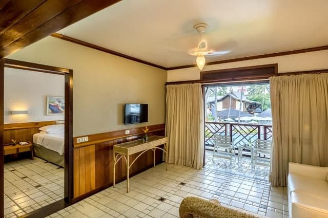 SUITE CAPACITY 3