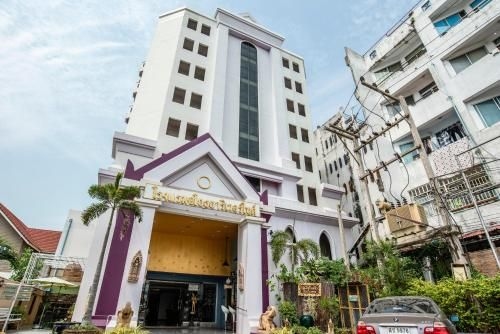 Ayothaya Riverside Hotel3