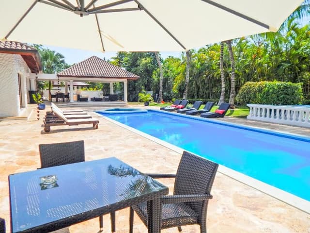 VILLA FIVE BEDROOMS