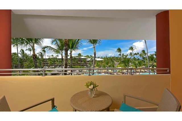 DOUBLE POOL VIEW