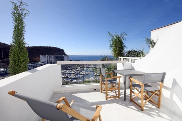 APARTMENT SEA VIEW WITH BALCONY