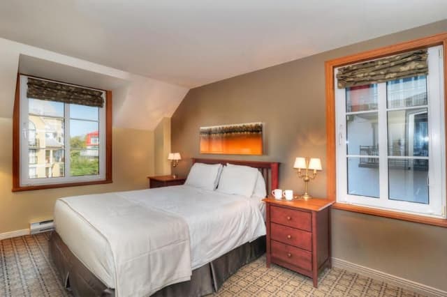 SUITE QUEEN SIZE BED