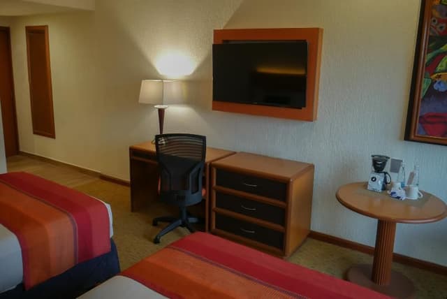DOUBLE EXECUTIVE 2 DOUBLE BEDS