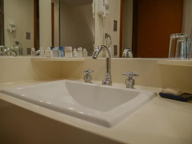 DOUBLE EXECUTIVE 2 DOUBLE BEDS