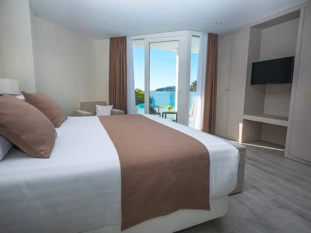 DOUBLE SEA VIEW