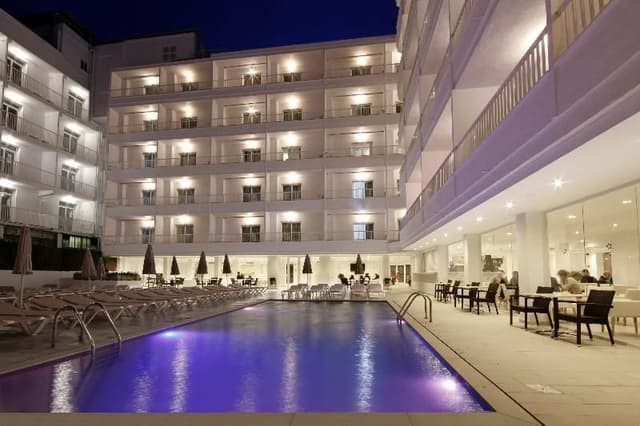 Double or Twin POOL VIEW