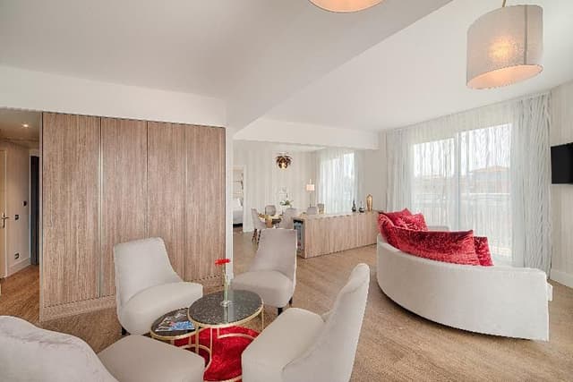 SUITE CAPACITY 1