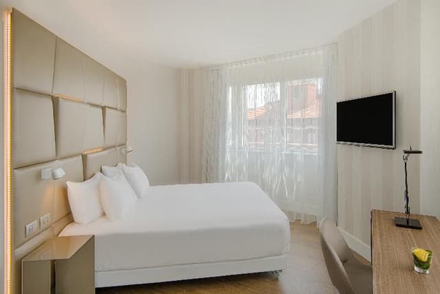 SUITE CAPACITY 1