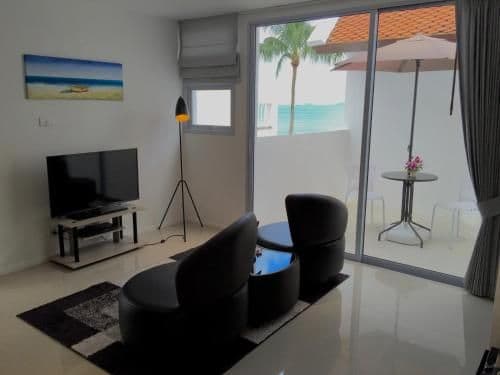 Deluxe Twin Suite with Partial Sea View