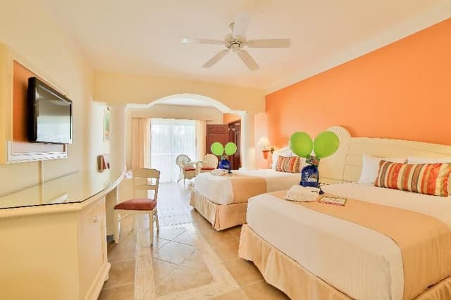 FAMILY ROOM STANDARD