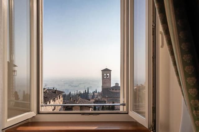 DOUBLE WITH VIEWS
