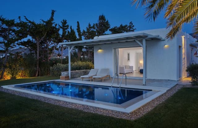 SUITE WITH PRIVATE POOL