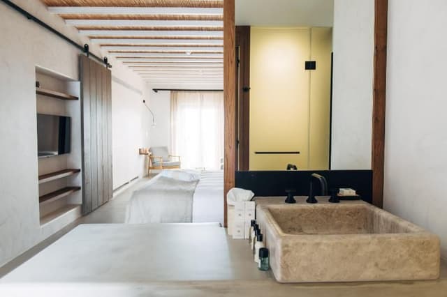 SUITE WITH JACUZZI