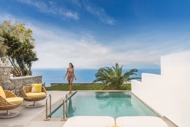 SUITE WITH PRIVATE POOL