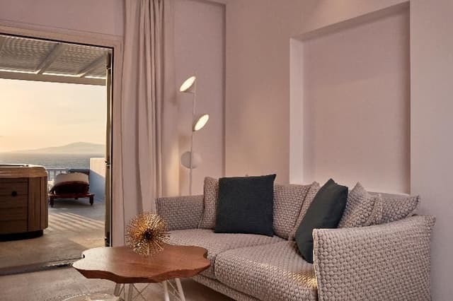 JUNIOR SUITE WITH JACUZZI
