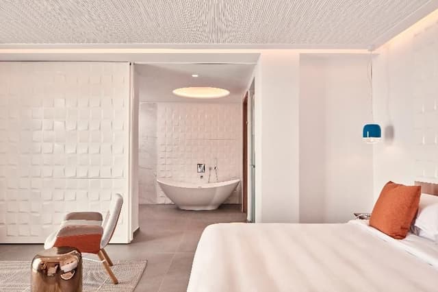 JUNIOR SUITE WITH JACUZZI
