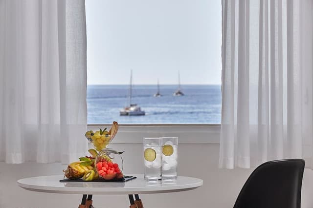 SUITE TWO BEDROOMS