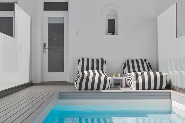 SUITE WITH PRIVATE POOL