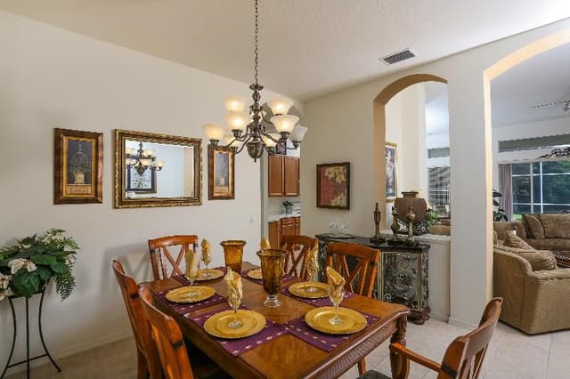 HOME FIVE BEDROOMS WITH PRIVATE POOL