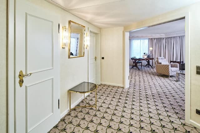 SUITE CITY VIEW