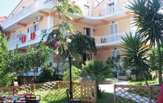 Planos Beach Aparthotel1