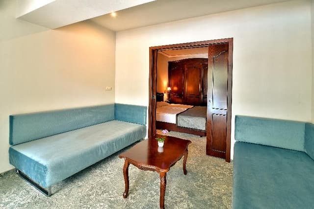 FAMILY ROOM STANDARD