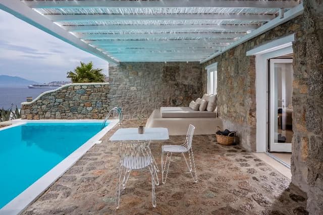 SUITE WITH PRIVATE POOL