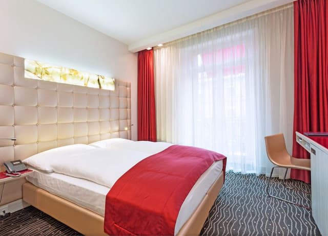 DOUBLE QUEEN SIZE BED
