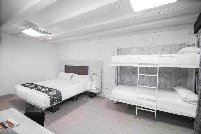 APARTMENT CAPACITY 4