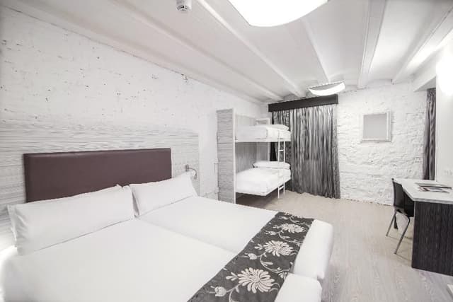 APARTMENT CAPACITY 4