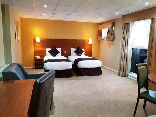 SUITE TWO BEDROOMS