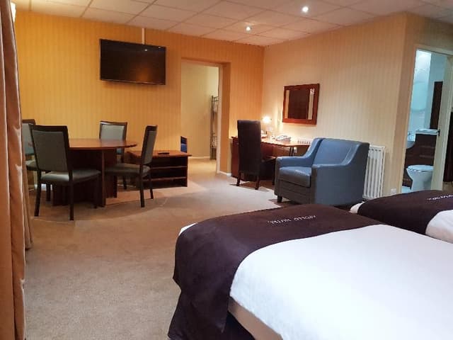 SUITE TWO BEDROOMS