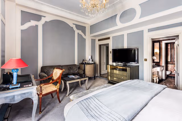 JUNIOR SUITE KING SIZE BED