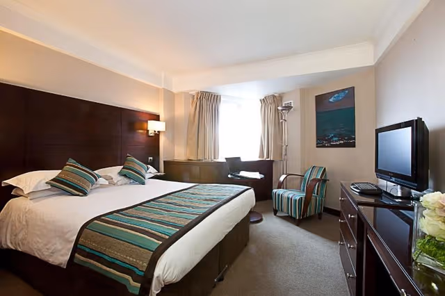 DOUBLE KING SIZE BED