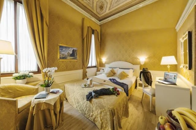 JUNIOR SUITE CANAL VIEW