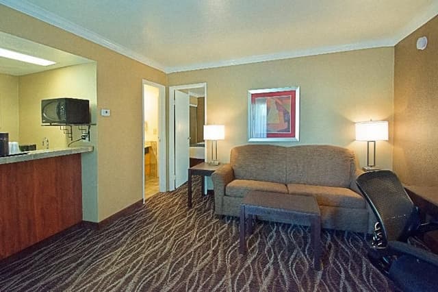 SUITE EXECUTIVE