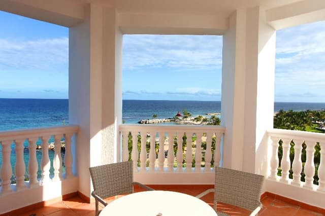 JUNIOR SUITE OCEAN FRONT