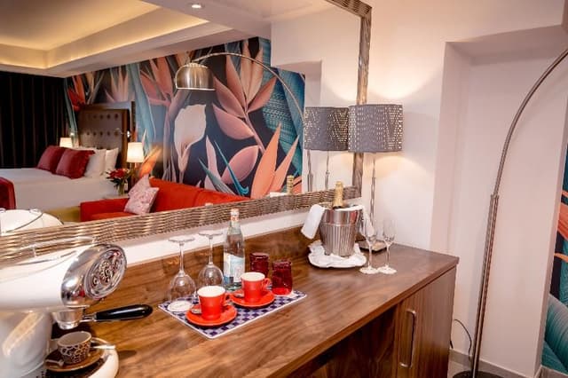 SUITE EXECUTIVE