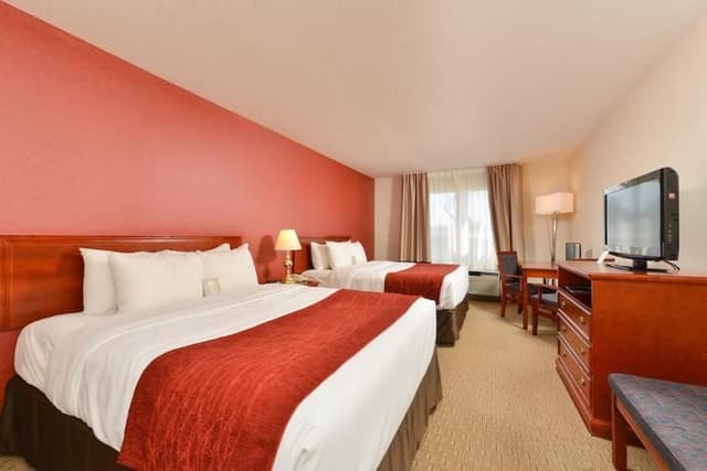 DOUBLE TWO QUEEN BEDS