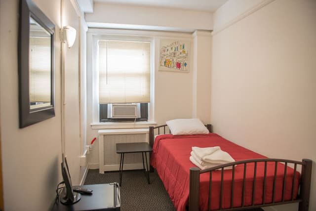 SINGLE WITH SHARED BATHROOM
