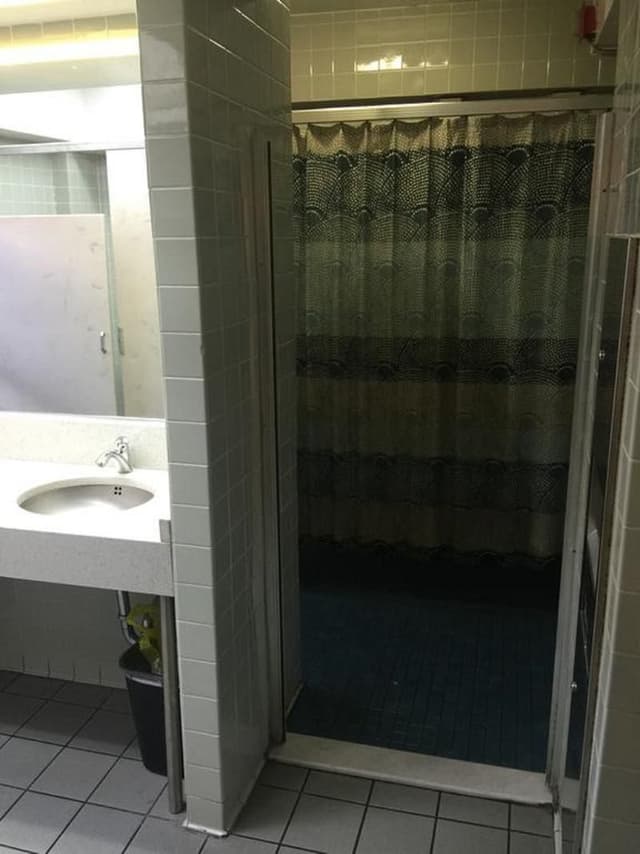 DOUBLE WITH SHARED BATHROOM