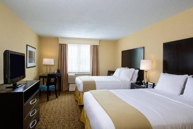 TWIN TWO DOUBLE BEDS