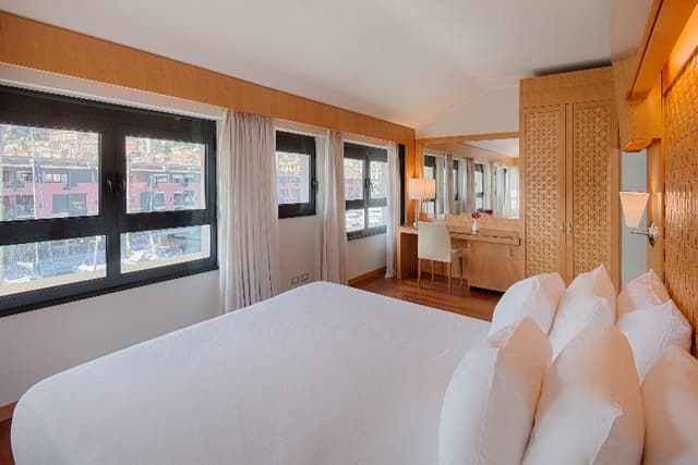 SUITE CAPACITY 1