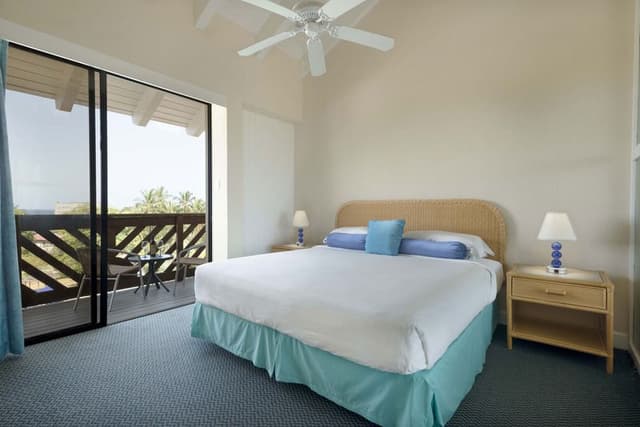 SUITE POOL VIEW ONE BEDROOM