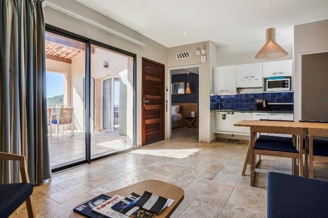 APARTMENT WITH TERRACE