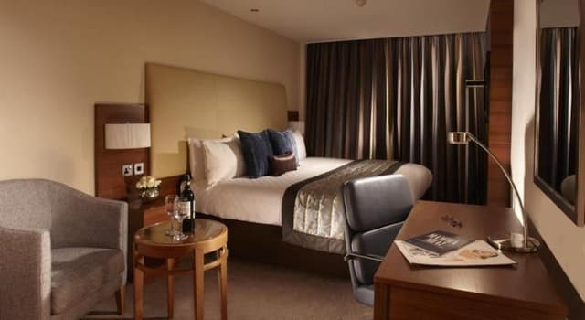 DOUBLE EXECUTIVE KING BED