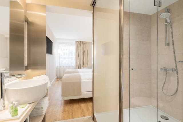 JUNIOR SUITE CAPACITY 1