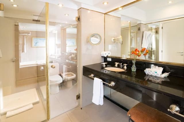 SUITE CAPACITY 1